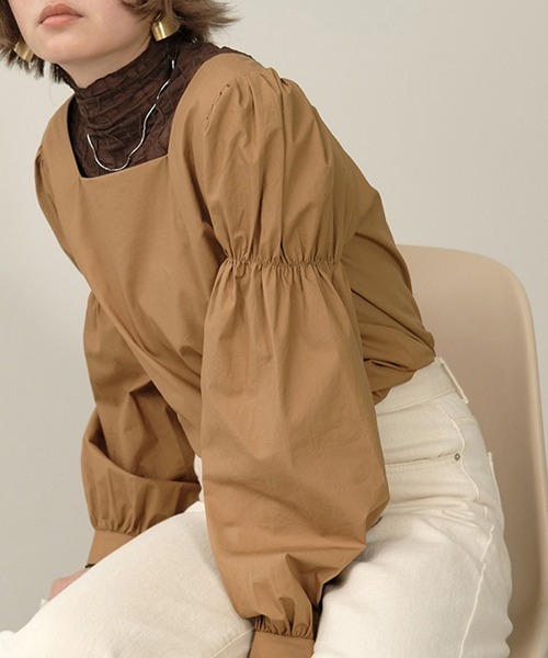 Bab（バブ）の「【WEB限定】シャーリングショルダーブラウス（シャツ/ブラウス・レディース・ブラック/ブラウン/オフホワイト・M）」の5枚目の写真