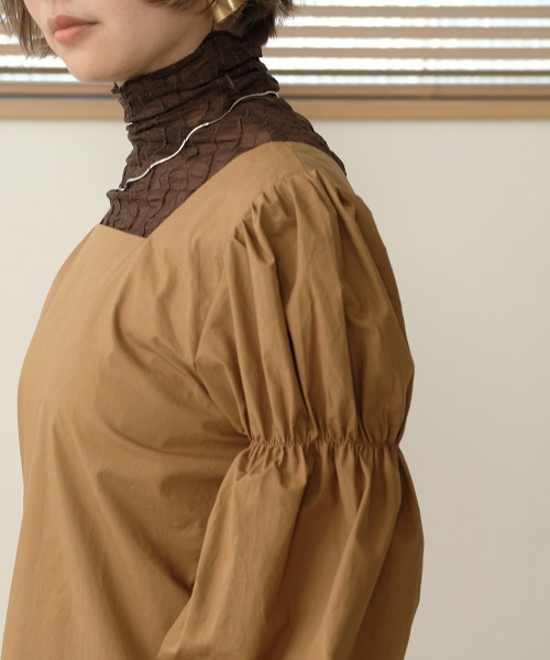 Bab（バブ）の「【WEB限定】シャーリングショルダーブラウス（シャツ/ブラウス・レディース・ブラック/ブラウン/オフホワイト・M）」の10枚目の写真