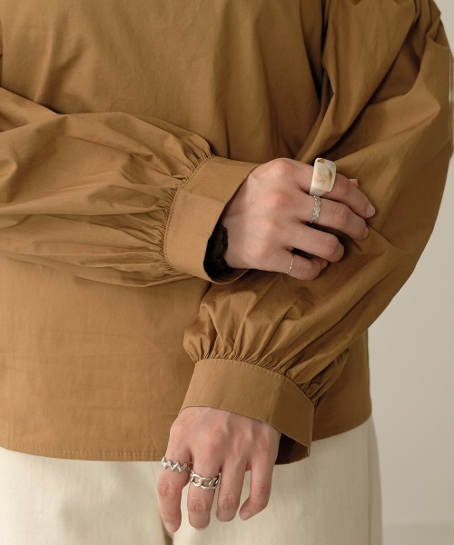 Bab（バブ）の「【WEB限定】シャーリングショルダーブラウス（シャツ/ブラウス・レディース・ブラック/ブラウン/オフホワイト・M）」の11枚目の写真