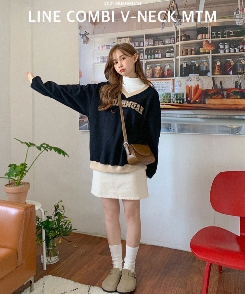 A'GEM/9 × .kom『muah muah/ムーアムーア』LINE COMBI V-NECK MTM/ラインコンビ Ｖネックスウェットシャツ（スウェット）｜muahmuah（ムーアムーア）