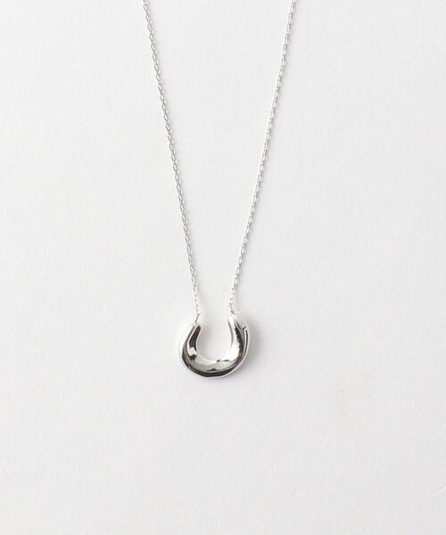 green label relaxing(グリーンレーベルリラクシング)の「Uモチーフ プチ ネックレス(ネックレス・レディース・ゴールド/シルバー・FREE)」の1枚目の写真