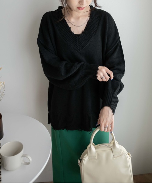 WEGO（ウィゴー）の「WEGO/ビックダメージVネックニット（ニット/セーター・レディース・ブルー/ブラウン/マスタード/オフホワイト/ブラック/その他1/その他2・FREE）」の3枚目の写真