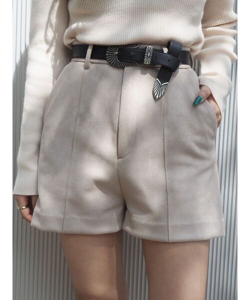 EVRIS（エヴリス）の「フェイクスウェードショートパンツ（その他パンツ・レディース・ブラック/ブラウン/アイボリー・SMALL/MEDIUM）」の2枚目の写真