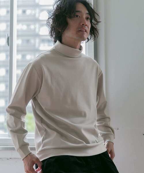 URBAN RESEARCH DOORS(アーバンリサーチドアーズ)の「『UR TECH』ポンチタートルロングスリーブ Tシャツ(Tシャツ/カットソー・メンズ・チャコールグレー/オフホワイト/グレー系その他・40/38)」の5枚目の写真