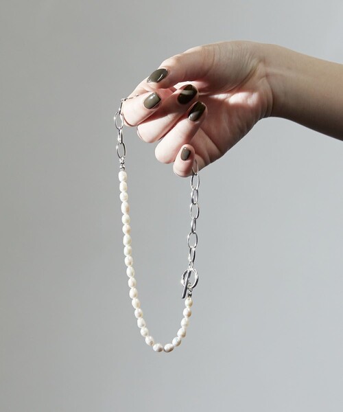 Firsthand（ファーストハンド）の「Firsthand/ファーストハンド PEARL CHAIN MANTEL NECKLACE / 淡水パールチェーンマンテルネックレス（ネックレス・レディース・シルバー/ゴールド・ONE SIZE）」の5枚目の写真