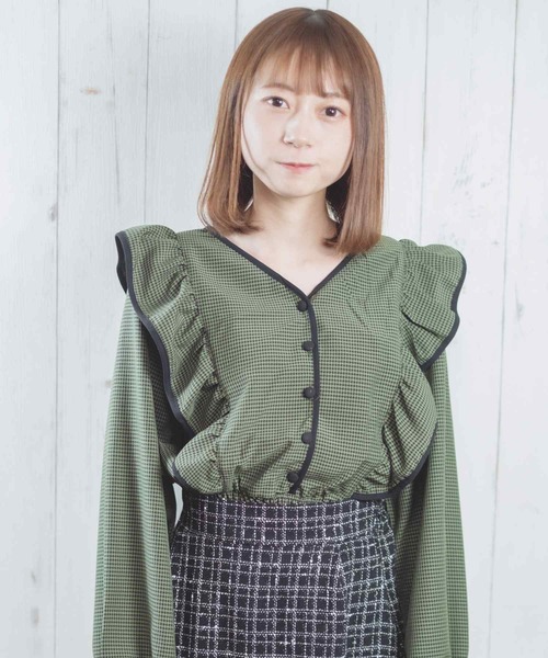 Hamble by Par Avion(ハンブルバイパラビオン)の「肩フリルブラウス(シャツ/ブラウス・レディース・ブラウン/グリーン・ONESIZE)」の2枚目の写真