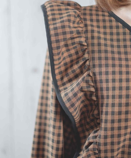 Hamble by Par Avion(ハンブルバイパラビオン)の「肩フリルブラウス(シャツ/ブラウス・レディース・ブラウン/グリーン・ONESIZE)」の15枚目の写真