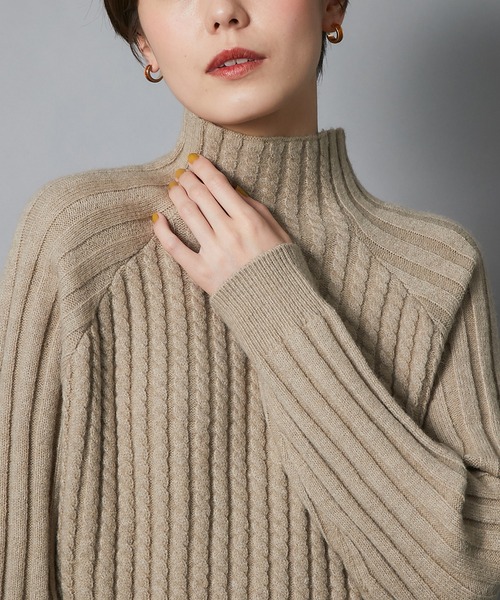 un dix cors（アンディコール）の「ここでしか手に入らない！【WEB限定】ケーブル編みスタンドネック（ニット/セーター・レディース・ブラック/グレー/アイボリー/グレイッシュベージュ・FREE）」の4枚目の写真