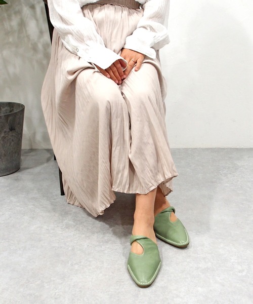 apres（アプレ）の「【撥水】ソフトレザーミュールサンダル　-8650379（サンダル・レディース・ブラック/グリーン/プラチナム・23.5cm/24.5cm/23.0cm/24.0cm/22.5cm）」の20枚目の写真