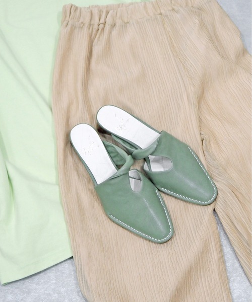 apres（アプレ）の「【撥水】ソフトレザーミュールサンダル　-8650379（サンダル・レディース・ブラック/グリーン/プラチナム・23.5cm/24.5cm/23.0cm/24.0cm/22.5cm）」の22枚目の写真