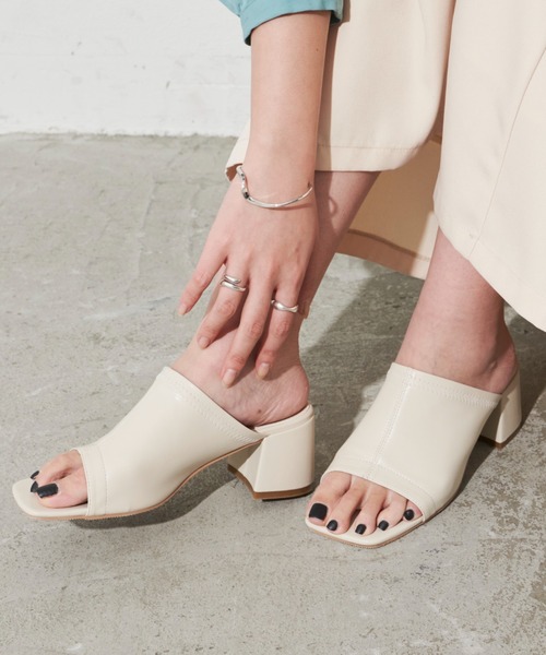 Aunt Marie's(アントマリーズ)の「フェイクレザーオープントゥサンダル(サンダル・レディース・ブラック/アイボリー/グリーン・SMALL/MEDIUM/LARGE)」の16枚目の写真