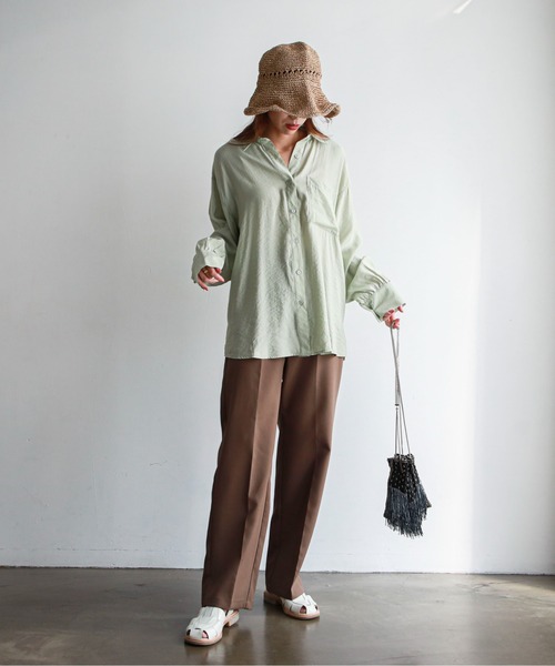 feepur(フェピュール)の「シンプルビッグオーバーシャツ(シャツ/ブラウス・レディース・ピンク/グリーン/アイボリー/グレイッシュベージュ・MEDIUM)」の6枚目の写真