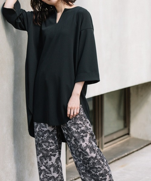 Munich（ミューニック）の「Munich(ミューニック) ストレッチジョーゼットキーネックトップス（Tシャツ/カットソー・レディース・ブラック・FREE）」の4枚目の写真