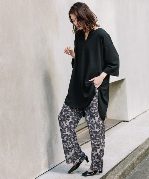 Munich（ミューニック）の「Munich(ミューニック) ストレッチジョーゼットキーネックトップス（Tシャツ/カットソー・レディース・ブラック・FREE）」の8枚目の写真