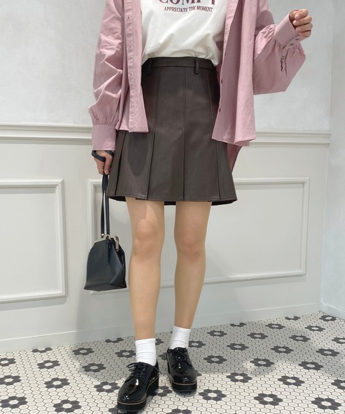 apres jour(アプレジュール)の「フェイクレザータックスカパン【ZOZOTOWN限定アイテム】(スカート・レディース・ダークブラウン/ブラック・X-LARGE/フリー)」の17枚目の写真