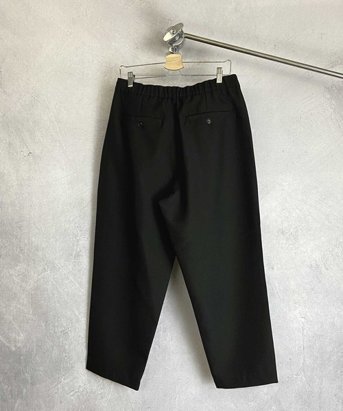 Beno（ビーノ）の「ポリトロ タックワイドテーパードパンツ（スラックス・メンズ・グレイッシュブルー/アイボリー/ダークグリーン/オフホワイト/ブラック/ライトグレー・M/L）」の11枚目の写真