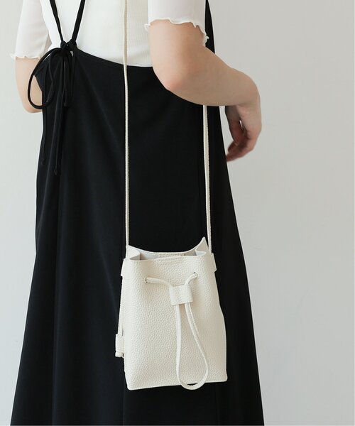 frames RAY CASSIN(フレームスレイカズン)の「バックポケ巾着ミニショルダー(ショルダーバッグ・レディース・ブラック/ピンク/シルバー/キナリ・FREE)」の2枚目の写真