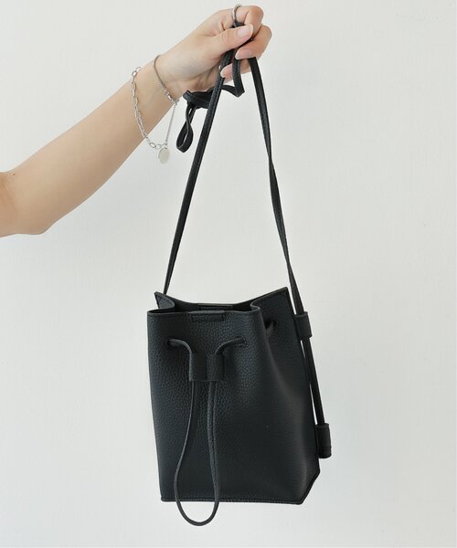 frames RAY CASSIN(フレームスレイカズン)の「バックポケ巾着ミニショルダー(ショルダーバッグ・レディース・ブラック/ピンク/シルバー/キナリ・FREE)」の5枚目の写真