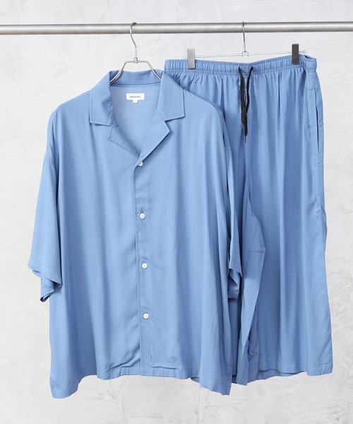 TopIsm(トップイズム)の「ワイドシルエット 総柄無地 半袖オープンカラーシャツ&ハーフパンツセットアップ(シャツ/ブラウス・メンズ・ネイビー/チャコールグレー/ブラック/ブラック系1/ブラック系5/グレー系/ネイビー系/ブルー系/ホワイト系その他/ブルー・M/L/XL)」の1枚目の写真