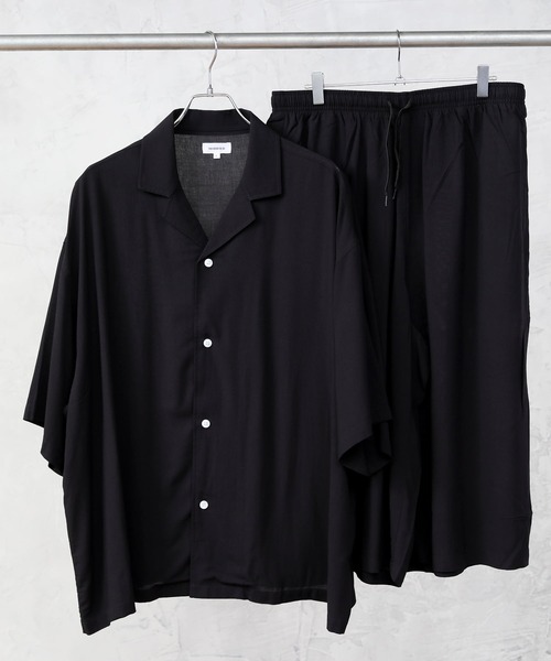 TopIsm(トップイズム)の「ワイドシルエット 総柄無地 半袖オープンカラーシャツ&ハーフパンツセットアップ(シャツ/ブラウス・メンズ・ネイビー/チャコールグレー/ブラック/ブラック系1/ブラック系5/グレー系/ネイビー系/ブルー系/ホワイト系その他/ブルー・M/L/XL)」の3枚目の写真