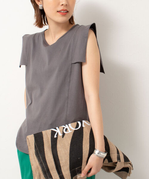 NOLLEY’S Sophi(ノーリーズソフィ)の「ショルダー切替プチスリーブTシャツ(Tシャツ/カットソー・レディース・チャコールグレー/ブラック/ピンク/グリーン/オフホワイト・38)」の3枚目の写真