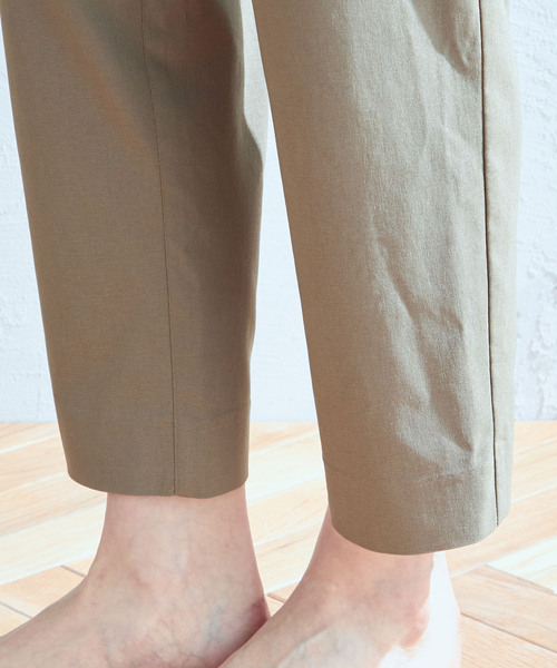 Petit Honfleur(プチオンフルール)の「【接触冷感】テーパードパンツ(その他パンツ・レディース・カーキ/ブラック・L/M)」の6枚目の写真