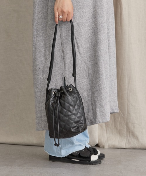 AMERICAN HOLIC（アメリカンホリック）の「キルティング巾着ショルダーバッグ（ショルダーバッグ・レディース・ブラック・FREE）」の11枚目の写真
