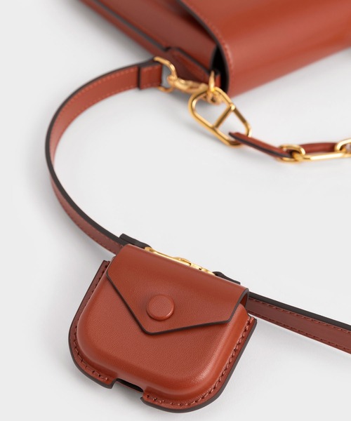 CHARLES & KEITH(チャールズ & キース)の「アンバー チェーンハンドルロングクロスボディバッグ / Amber Chain-Handle Long Crossbody Bag(ショルダーバッグ・レディース・ブラック/レンガ/ブルー系その他3・S)」の13枚目の写真