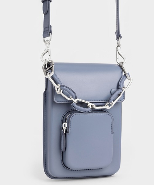 CHARLES & KEITH(チャールズ & キース)の「アンバー チェーンハンドルロングクロスボディバッグ / Amber Chain-Handle Long Crossbody Bag(ショルダーバッグ・レディース・ブラック/レンガ/ブルー系その他3・S)」の9枚目の写真