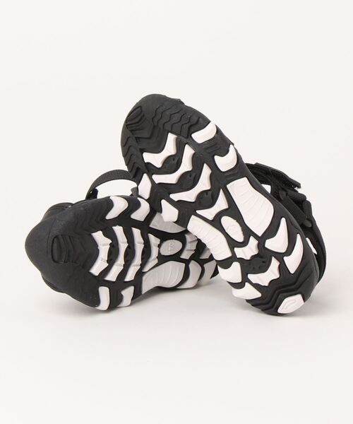 Parade（パレード）の「子供軽量スポーツサンダル　R44631（サンダル・キッズ・ブラック/ベージュ/パープル/ネイビー/マルチ・17.0cm/18.0cm/19.0cm/20.0cm/21.0cm/23.0cm/22.0cm）」の6枚目の写真