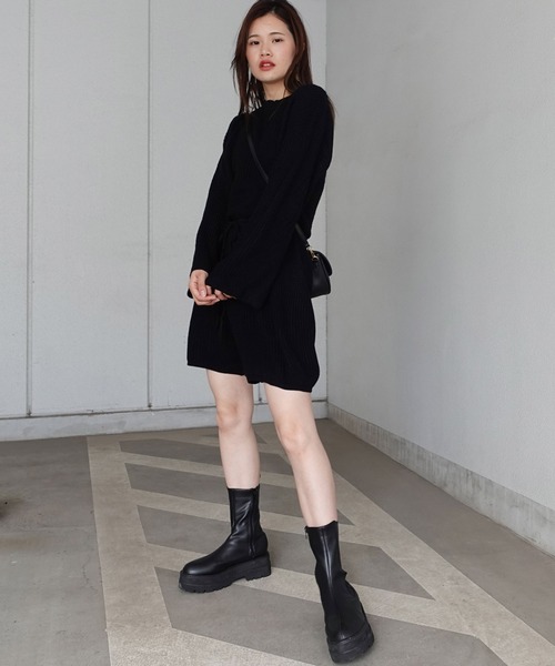 CORNERS(コーナーズ)の「ルーズニットロンパース(サロペット/オーバーオール・レディース・ブラック/ベージュ/ブラウン/カーキ・M)」の2枚目の写真