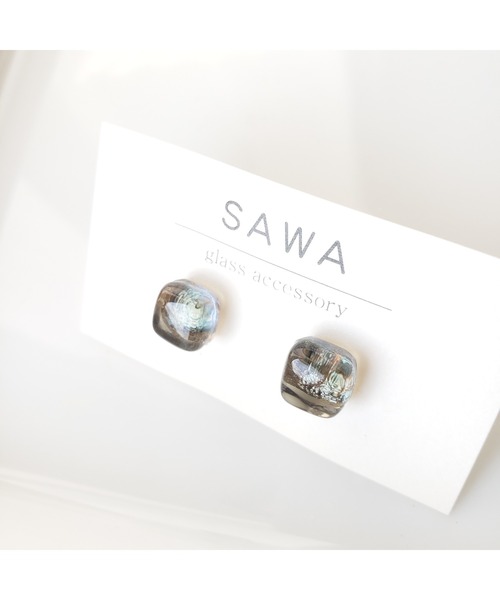 tone（トーン）の「【sawa】スクエアピアス(MA)（ピアス（両耳用）・レディース・パープル/グレー/ターコイズブルー/ブルー/ラベンダー/グリーン系その他/ライトグリーン/スカイブルー/その他/クリア/グリーン・FREE）」の2枚目の写真