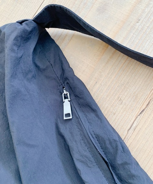 EDIT Gris（エディットグリ）の「ナイロンクーリエバッグ（ショルダーバッグ・レディース・オフホワイト/ブラック・FREE）」の3枚目の写真