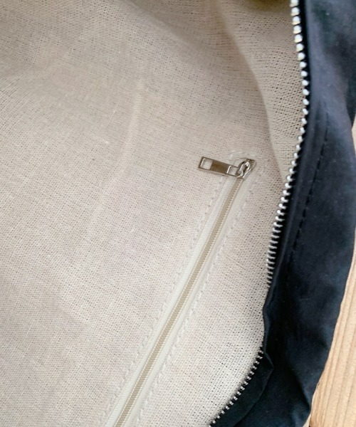 EDIT Gris（エディットグリ）の「ナイロンクーリエバッグ（ショルダーバッグ・レディース・オフホワイト/ブラック・FREE）」の4枚目の写真