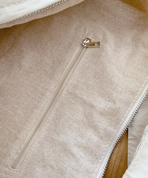 EDIT Gris（エディットグリ）の「ナイロンクーリエバッグ（ショルダーバッグ・レディース・オフホワイト/ブラック・FREE）」の8枚目の写真