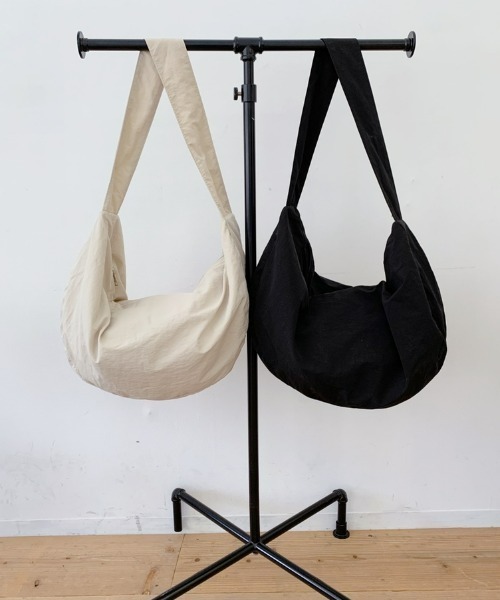 EDIT Gris（エディットグリ）の「ナイロンクーリエバッグ（ショルダーバッグ・レディース・オフホワイト/ブラック・FREE）」の16枚目の写真