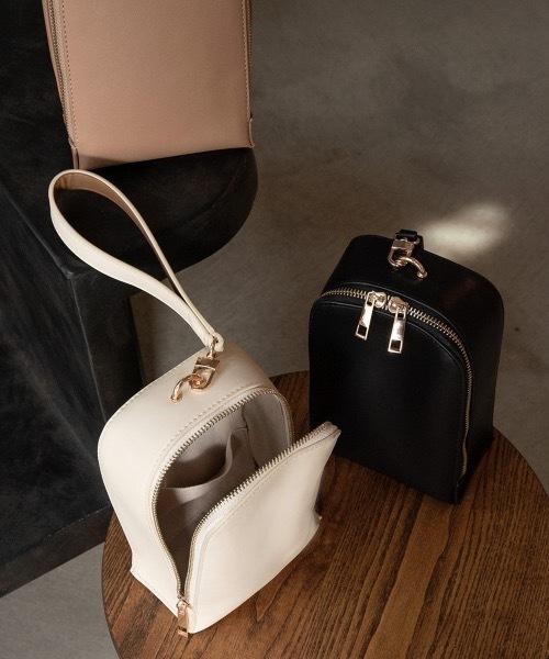 Amiur(エミレ)の「v neck long vest(ベスト・レディース・ブラック/アイボリー・S/M)」の7枚目の写真