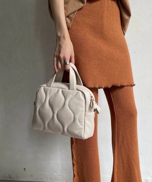 CAPRICIEUX LE'MAGE(カプリシューレマージュ)の「キルト2WAYボストンバッグ(ボストンバッグ・レディース・ブラック/イエロー/アイボリー・FREE)」の9枚目の写真