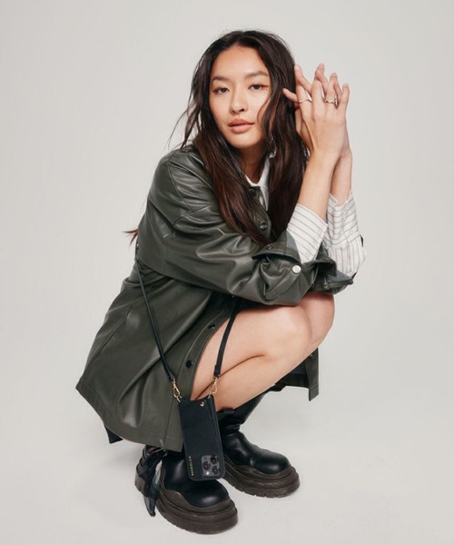 BANDOLIER（バンドリヤー）の「【BANDOLIER】EMMA エマシリーズ iPhone12/12Pro/13/13Pro/14/14Pro/15/15Pro/7/8/SE(第2/第3世代)対応（スマホケース/カバー・レディース・ブラック/ブラック系その他2/グレイッシュベージュ/アイボリー/ベージュ・iPhone 13 Pro/iPhone 7/8/SE(第2/第3世代)/iPhone 12/12 Pro/iPhone 13/iPhone 15/iPhone 15 Pro/iPhone 14/iPhone 14 Pro）」の12枚目の写真