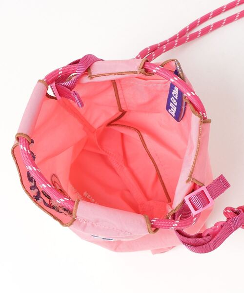 Ball&Chain（ボールアンドチェーン）の「[BALL&CHAIN/ボールアンドチェーン] DELICIOUS 刺繍デザインナイロンバッグ スモールサイズ（ショルダーバッグ・レディース・ピンク・S）」の4枚目の写真