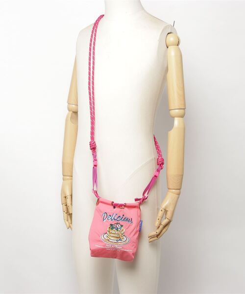 Ball&Chain（ボールアンドチェーン）の「[BALL&CHAIN/ボールアンドチェーン] DELICIOUS 刺繍デザインナイロンバッグ スモールサイズ（ショルダーバッグ・レディース・ピンク・S）」の3枚目の写真