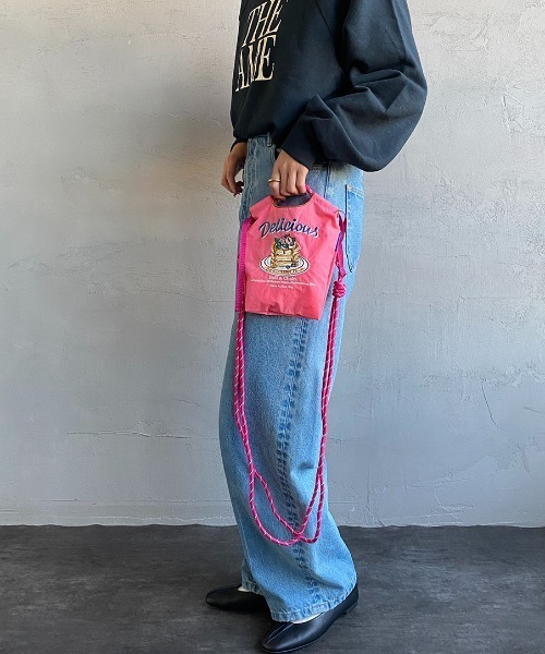 Ball&Chain（ボールアンドチェーン）の「[BALL&CHAIN/ボールアンドチェーン] DELICIOUS 刺繍デザインナイロンバッグ スモールサイズ（ショルダーバッグ・レディース・ピンク・S）」の13枚目の写真