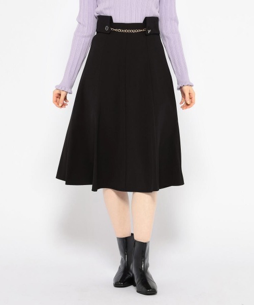 MISCH MASCH（ミッシュマッシュ）の「チェーン付きフレアースカート（スカート・レディース・ブラウン/ブラック/ベージュ・SMALL/MEDIUM）」の2枚目の写真