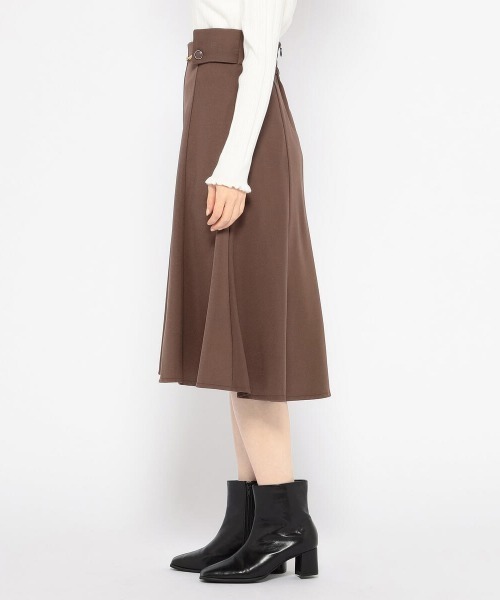 MISCH MASCH（ミッシュマッシュ）の「チェーン付きフレアースカート（スカート・レディース・ブラウン/ブラック/ベージュ・SMALL/MEDIUM）」の5枚目の写真