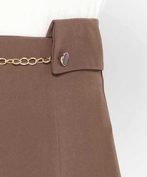 MISCH MASCH（ミッシュマッシュ）の「チェーン付きフレアースカート（スカート・レディース・ブラウン/ブラック/ベージュ・SMALL/MEDIUM）」の7枚目の写真