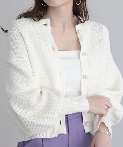 fredy emue(フレディエミュ)の「パール釦ボリュームスリーブカーディガン(カーディガン/ボレロ・レディース・オフホワイト/ブルー系その他/ホワイト系その他/ネイビー・38)」の9枚目の写真