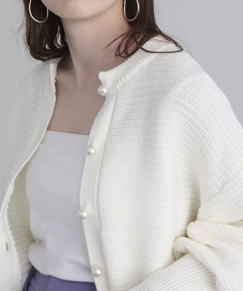 fredy emue(フレディエミュ)の「パール釦ボリュームスリーブカーディガン(カーディガン/ボレロ・レディース・オフホワイト/ブルー系その他/ホワイト系その他/ネイビー・38)」の10枚目の写真