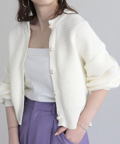 fredy emue(フレディエミュ)の「パール釦ボリュームスリーブカーディガン(カーディガン/ボレロ・レディース・オフホワイト/ブルー系その他/ホワイト系その他/ネイビー・38)」の12枚目の写真