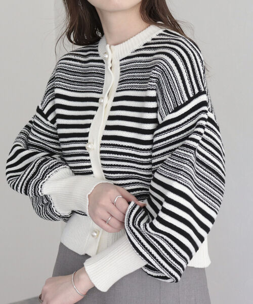 fredy emue(フレディエミュ)の「パール釦ボリュームスリーブカーディガン(カーディガン/ボレロ・レディース・オフホワイト/ブルー系その他/ホワイト系その他/ネイビー・38)」の17枚目の写真