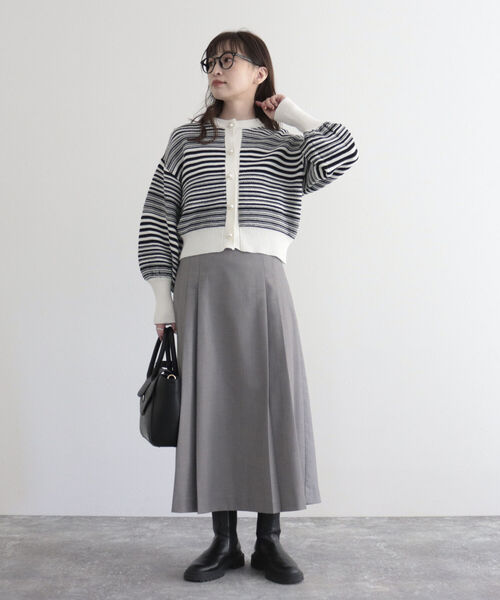 fredy emue(フレディエミュ)の「パール釦ボリュームスリーブカーディガン(カーディガン/ボレロ・レディース・オフホワイト/ブルー系その他/ホワイト系その他/ネイビー・38)」の19枚目の写真